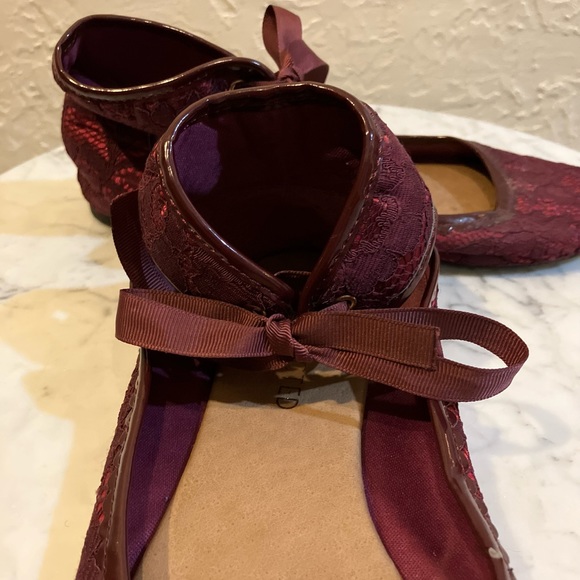 Maroon Lace Ballet Flats w/ Ankle Ribbons, size 7 from Restricted - Picture 5 of 6